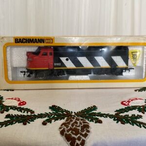 Vtg Bachmann electric train Canadian National diesel engine locomotive #9162